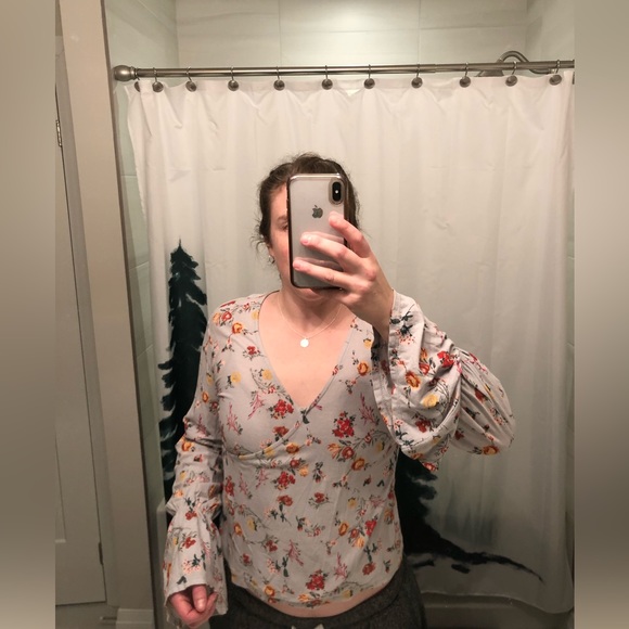 Bell Sleeve Lucky Brand V-Neck - Picture 4 of 4